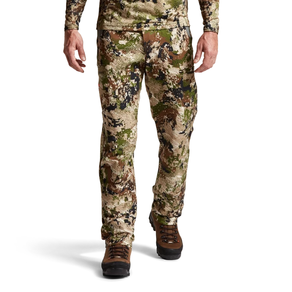 'Sitka' Men's Traverse Pant - Big Game : Optifade Subalpine 'Sitka' Men's Traverse Pant - Big Game : Optifade Subalpine -Outdoor Clothing Store IMG SITKA BG 2022 600029 SA Traverse Pant Optifade Subalpine 592p Studio