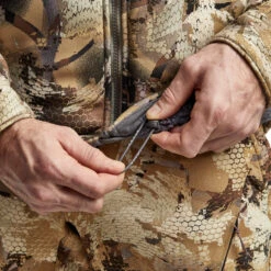 'Sitka' Men's Dakota Jacket - Waterfowl : Marsh 5 'Sitka' Men's Dakota Jacket - Waterfowl : Marsh -Outdoor Clothing Store img WF 2020 50239 WL XX 1191 hem 1024x1024@2x